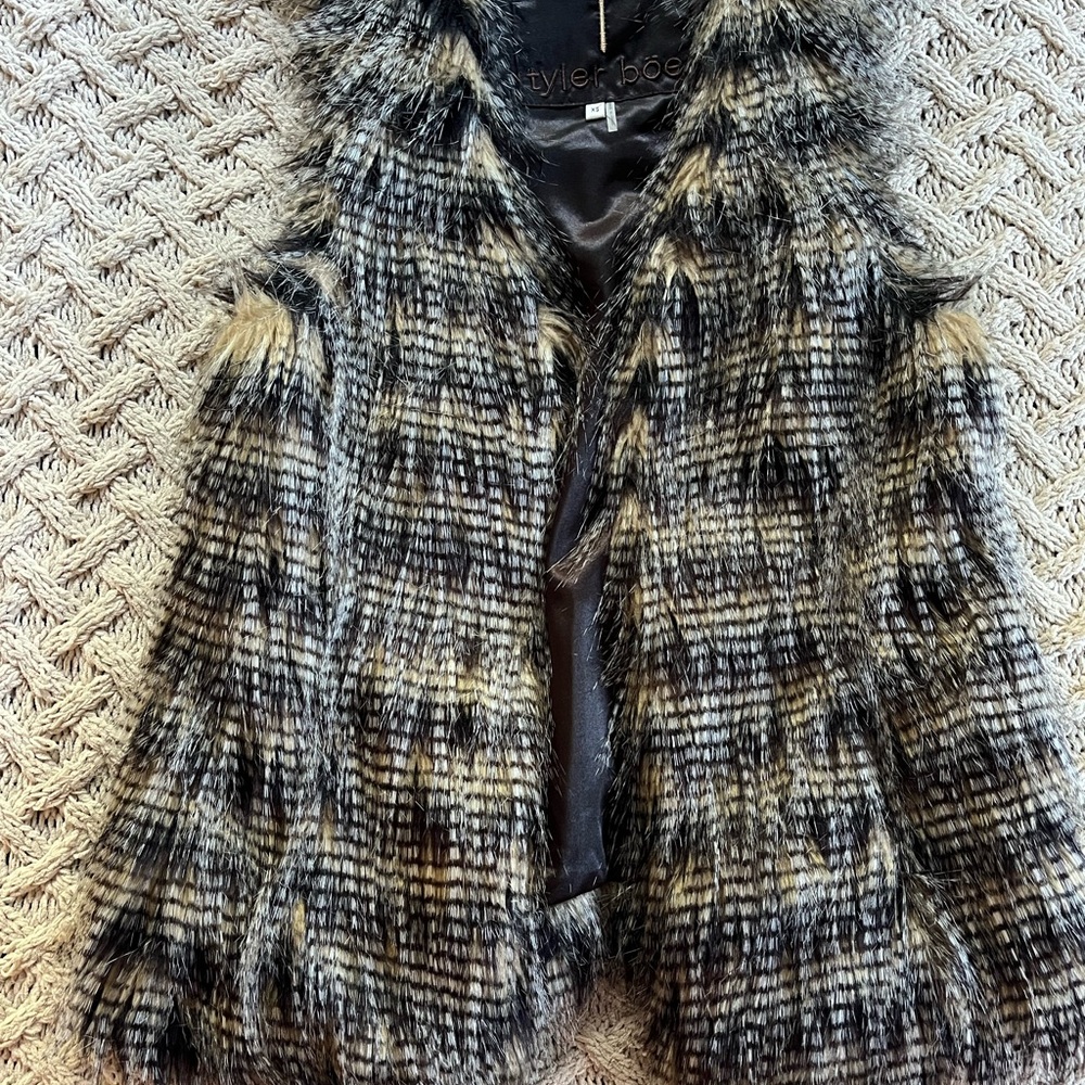 Tyler Boe Faux Fur Vest size Medium - Picture 5 of 9
